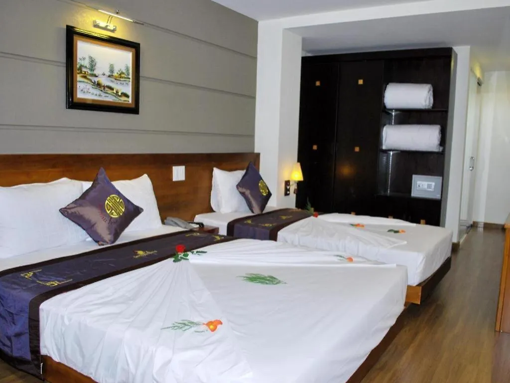 Barcelona Hotel Нячанг