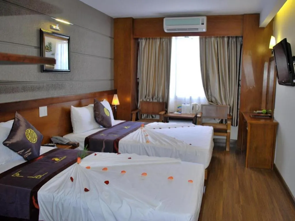 Barcelona Hotel Нячанг