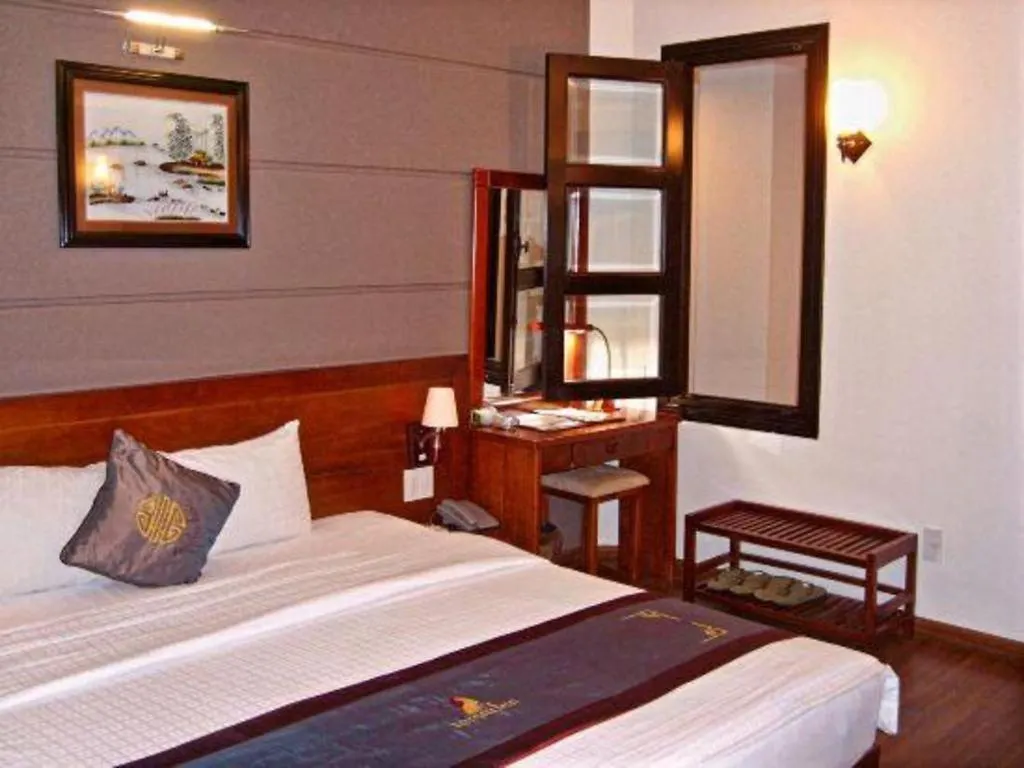 Barcelona Hotel Нячанг