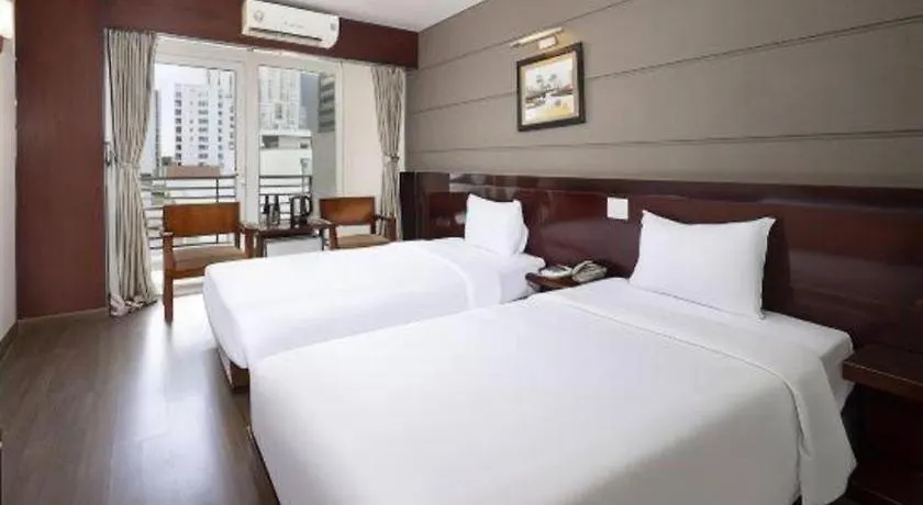 Barcelona Hotel נה טראנג