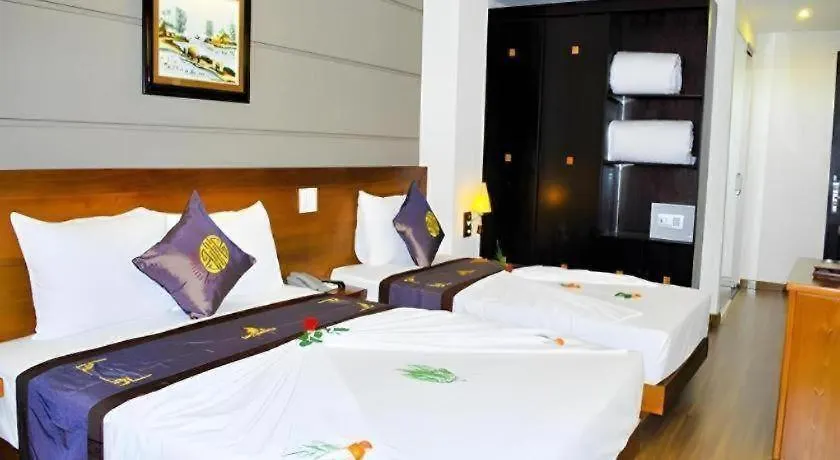 Barcelona Hotel Нячанг