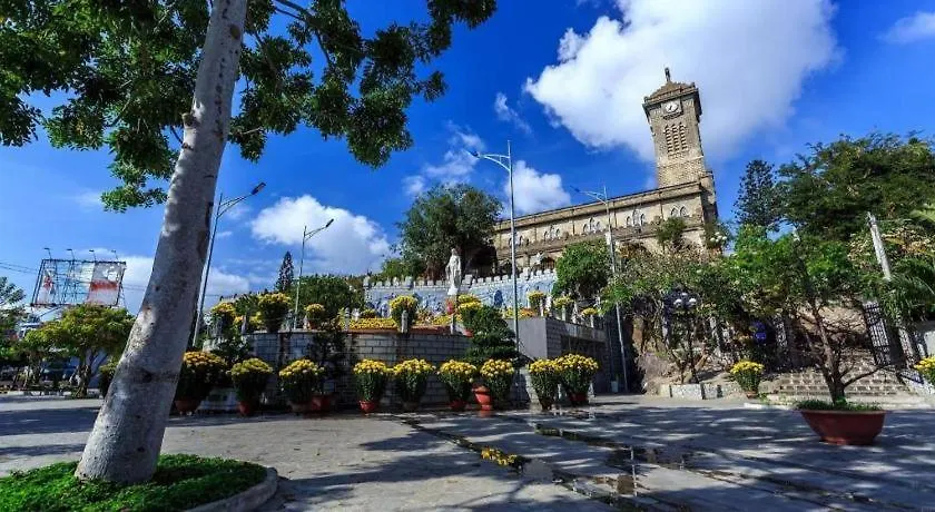 Barcelona Hotel Нячанг